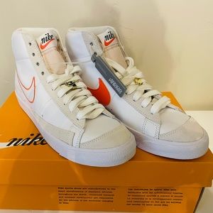 Nike Blazer Mid 77 GS Sneaker White and Orange Size 7.5 men/Women 9